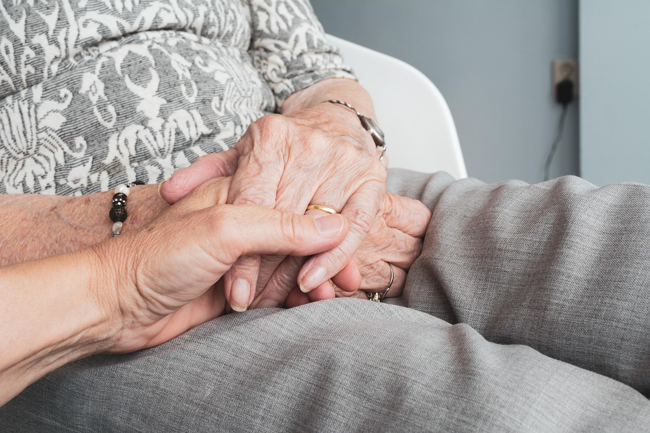 hands, old, old age, senior citizens, vulnerable, concern, old person, elderly, retirement, self-reliance, loneliness, happy mothers day, woman, grandmother, seniors, lived, help out, support, together, friendship, mom, mum